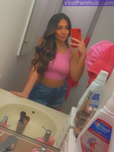 GORGEOUS INDIAN NRI BABE SELFSHOT PICS LEAKED