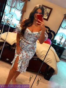 GORGEOUS INDIAN NRI BABE SELFSHOT PICS LEAKED