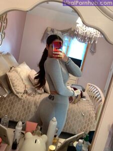 GORGEOUS INDIAN NRI BABE SELFSHOT PICS LEAKED