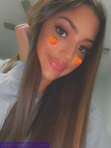 GORGEOUS INDIAN NRI BABE SELFSHOT PICS LEAKED