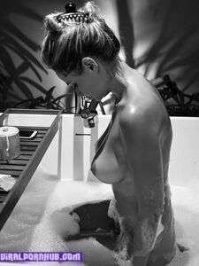 Genevieve Morton Nude Photos Leaked