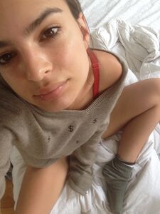 Emily Ratajkowski Nude Pics