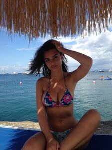 Emily Ratajkowski Nude Pics