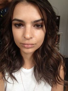 Emily Ratajkowski Nude Pics