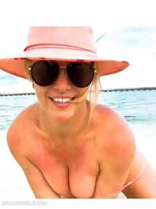 Britney Spears Nude Celebrity Leaked Tits Photos
