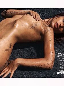 Super Model Emily Ratajkowski Nude Leaks