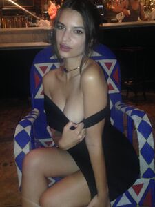 Super Model Emily Ratajkowski Nude Leaks