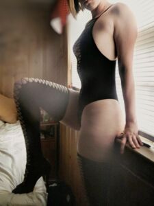 HUGE photo leak of early RoseThorneQOS photos