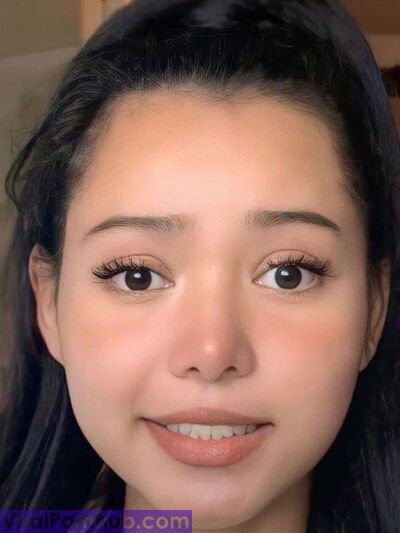 Bella Poarch Sexy Close Up Pics